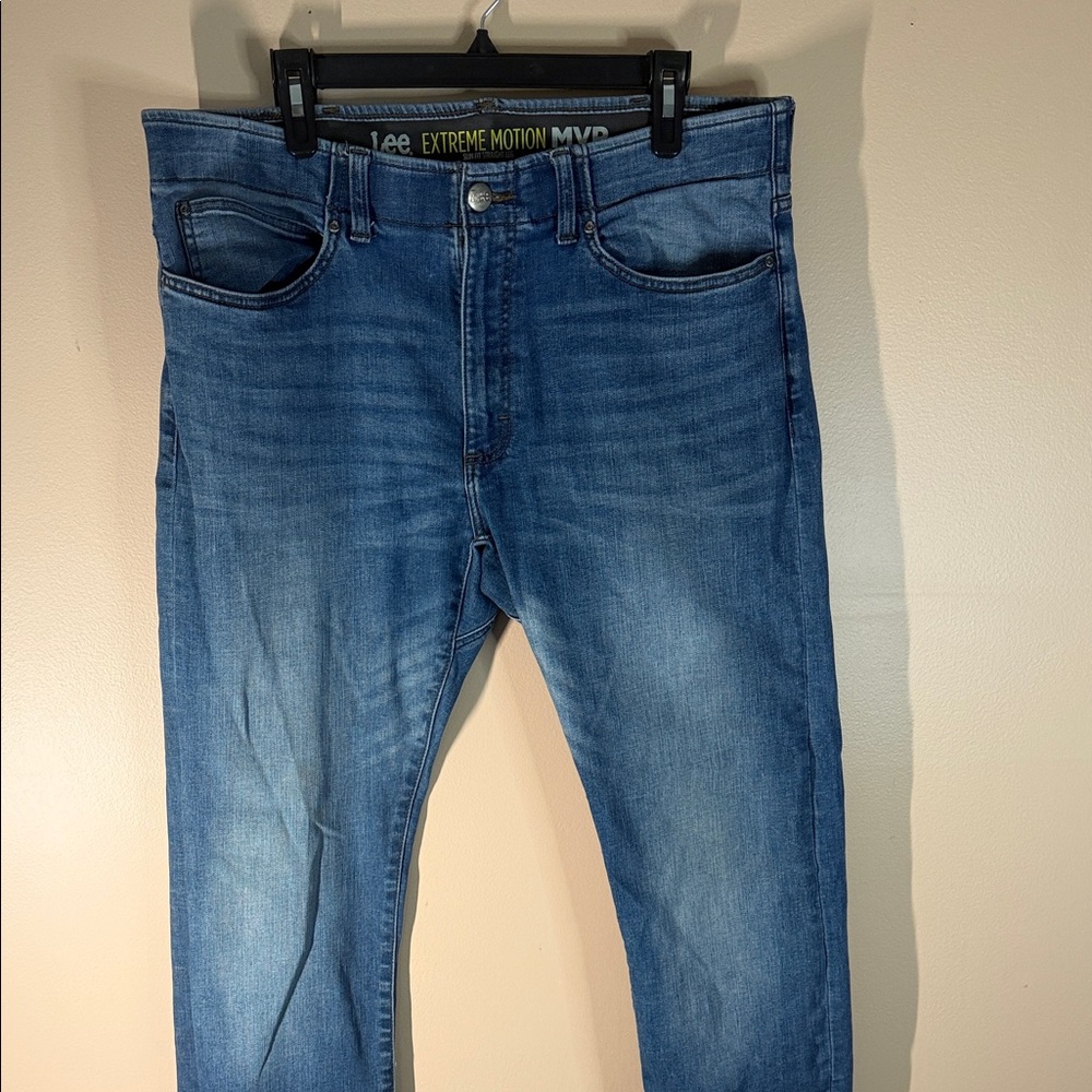 Lee Men's Relaxed Fit Light Blue Jeans